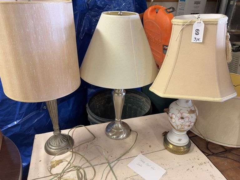 3 table lamps image