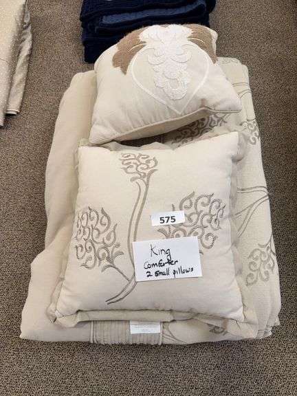 King size comforter, two small pillows ￼ image