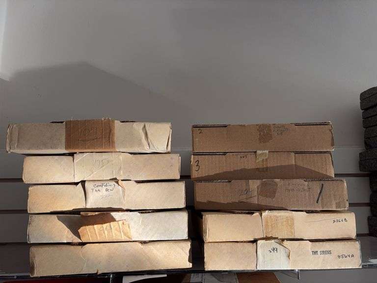 Lot of 10 collectors plates image