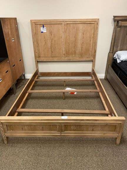 COURTLAND QUEEN PANEL HEADBOARD, FOOTBOARD AND RAILS - BASSETT FURNITURE IND., INC image