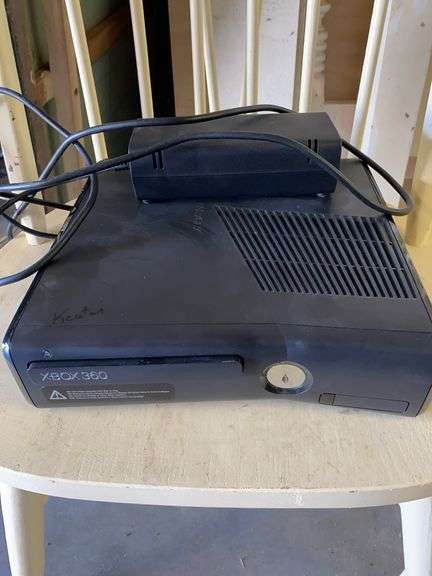 XBOX 360 no accessories, 3 books image