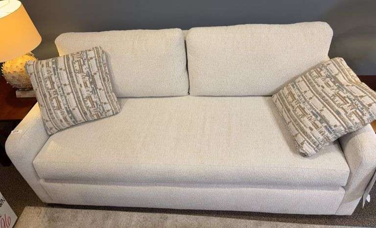 BENCH SEAT SOFA - CRAFTMASTER image