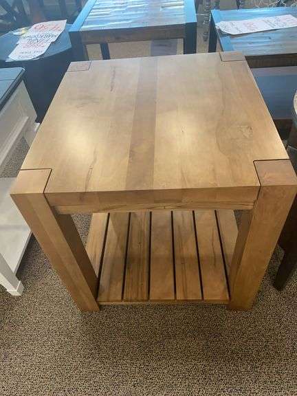 S/O END TABLE - BASSETT FURNITURE IND., INC image
