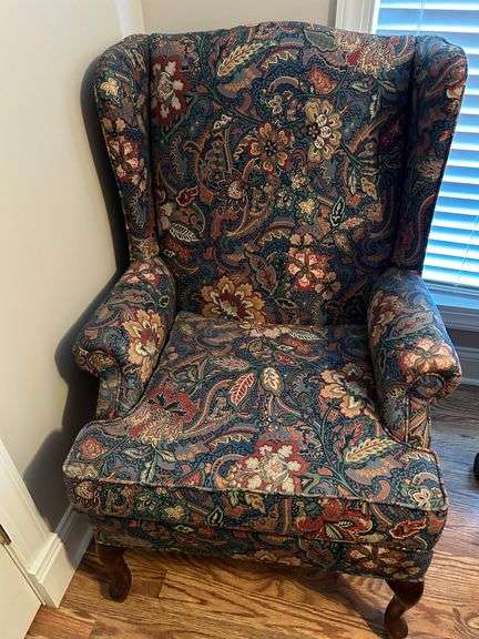 Uph. Winged back chair