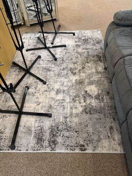 5’ x 8’ AREA RUG image