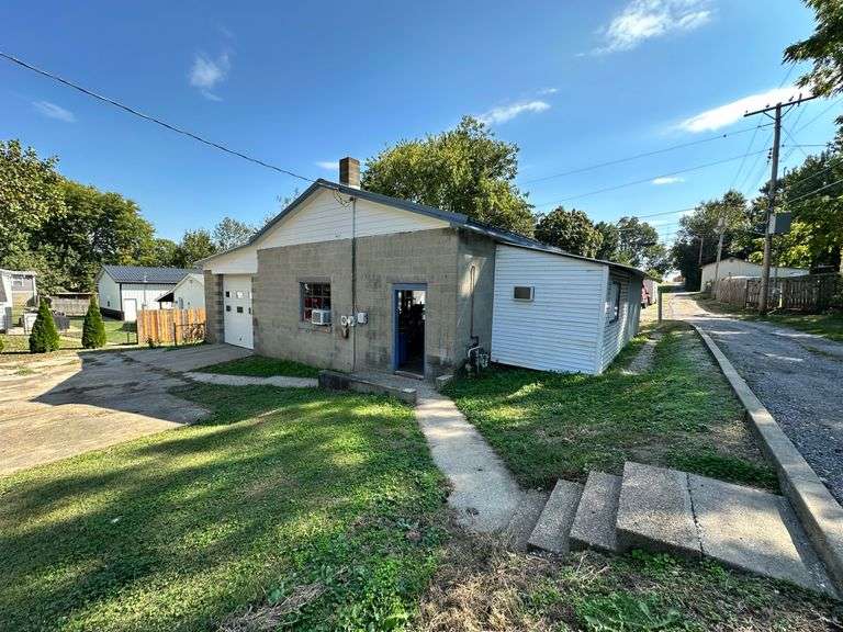 534 E 10th St & 535 E 9th St Mt. Vernon, IN 47620 - PENDING SALE image