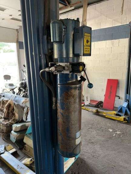 7000lb Rotary A Symmetrical lift - image