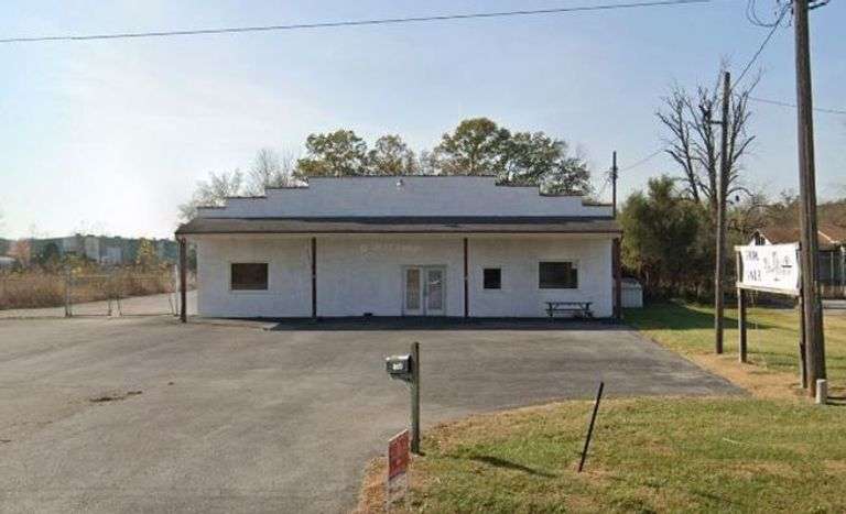 Versatile 8,500 SF Commercial Building with Full Service Kitchen image