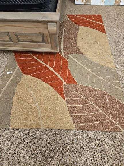 USED 5X8 AREA RUG image