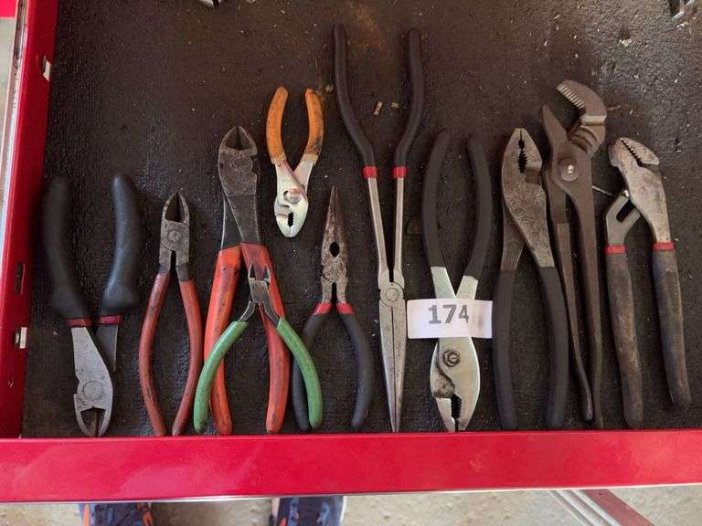 Assorted style of pliers image