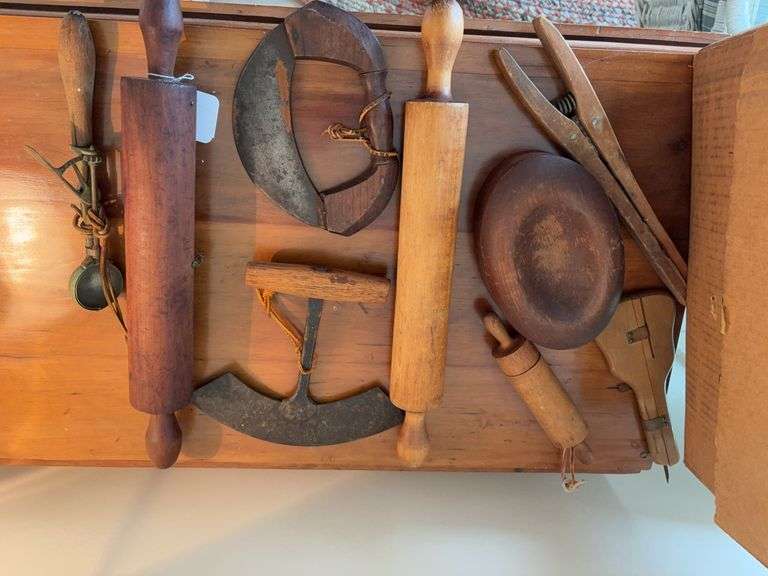 Antique tools & kitchen items image