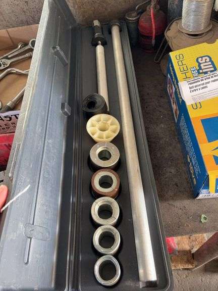 Universal camshaft bearing tool image