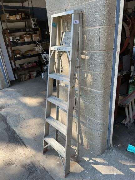 6’ aluminum step ladder image