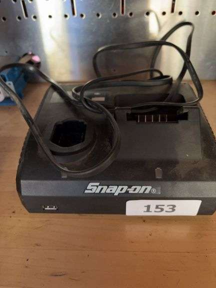 Snap-On tool battery charger w/ 1 battery image