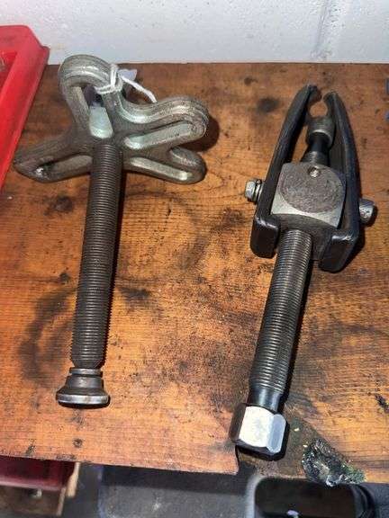 Steering wheel puller, puller image