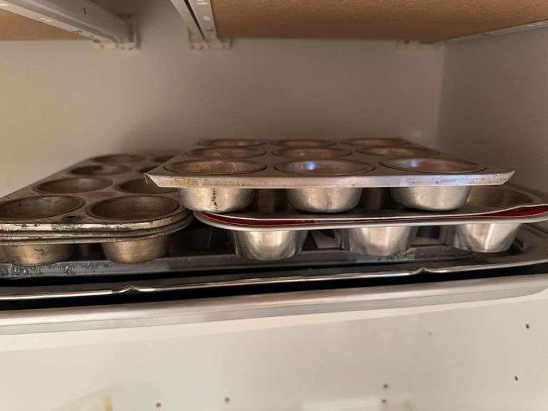 Muffin tins, cookie sheets image