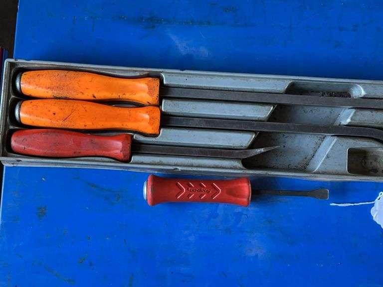 Snap-On assorted pry bars image