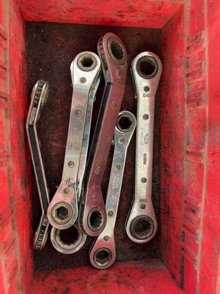 Ratcheting metric wrench’s image