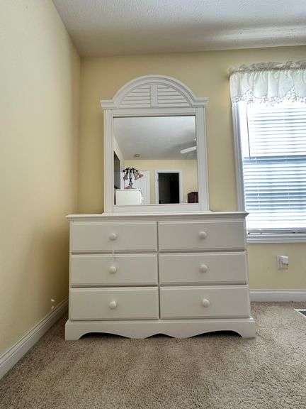 Carolina Furniture 6 drawer dresser w/ mirror image