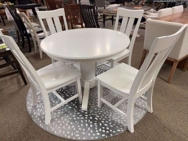 HAMPTON 42" RD SOLID TABLE & 4 CHAIRS - WHITEWOOD INDUSTRIES, INC image