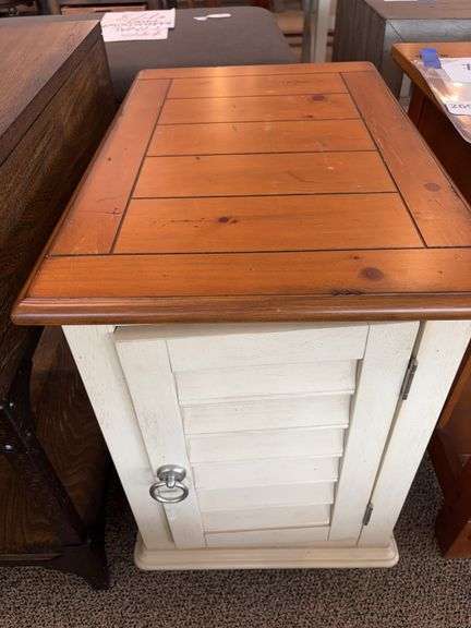 CHAIR SIDE TABLE - LIBERTY image