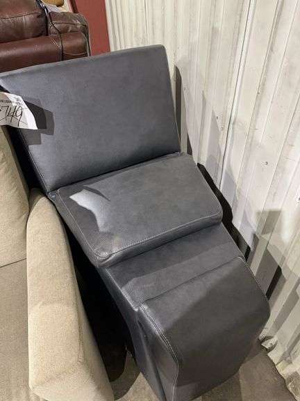 MEDIUM WEDGE/HIDDEN CUPHOLDERS - SOUTHERN MOTION image