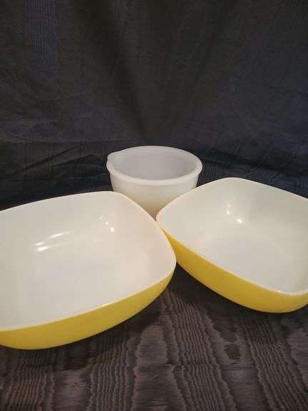 Vintage Pyrex Yellow Square 2½ qt  Casseroles (B33, B43), Sunbeam Glassbake Milkglass 1 qt Mixing Bowl image