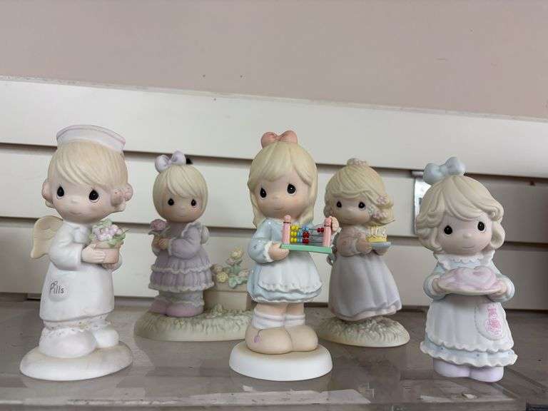 Precious moments figurines image