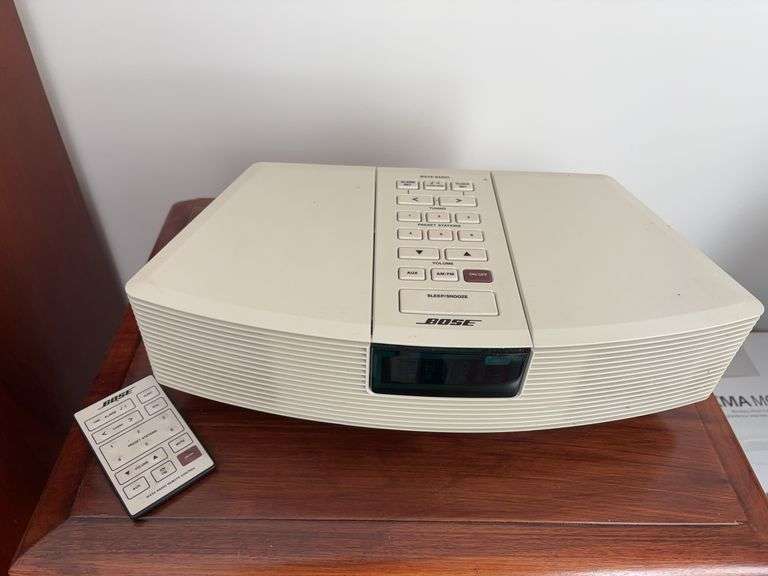 The Bose Wave Radio with remote (no cord ) image