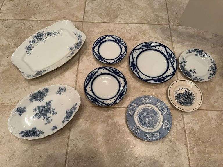 Misc design blue and white plates, 2 oval plates, 2 decorative trays image