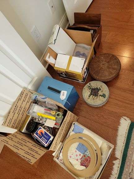 Linen table cloths image