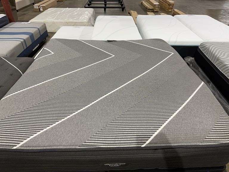 Beautyrest King Hybrid X Class mattress W / TWIN FOUNDATIONS image