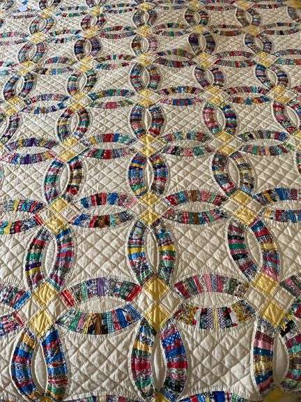 Vintage unused 67“ x 88“ quilt “Double Wedding Ring” pattern image