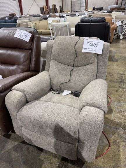 P HEADREST R/R - SOUTHERN MOTION image