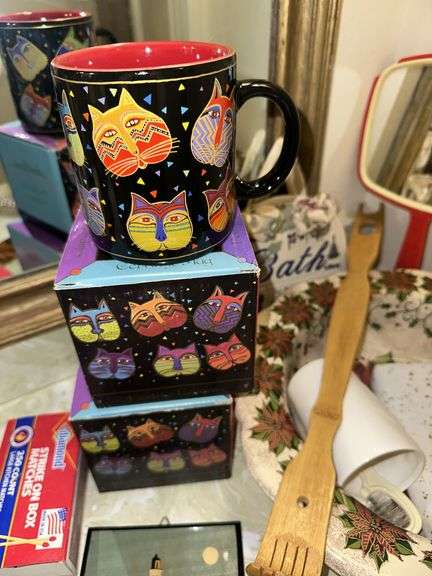 Plastic serving bowl, lighthouse wall hanging, sand painting mini picture, 2 cat mugs, hairdryer, back scratcher, shower curtain hooks