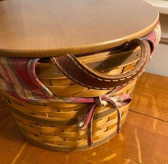 Longaberger Double Handled Round Basket with lid 12”Diameter x 8.5”H, tablecloth and 4 napkins
