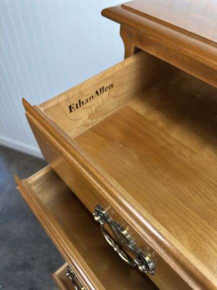 Ethan Allen Maple Chest of Drawers - 7 drawer