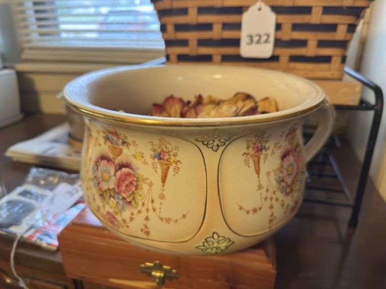 Shelf of old chamber pot and Stangl pottery, paperweight, glass cat, ceramic box