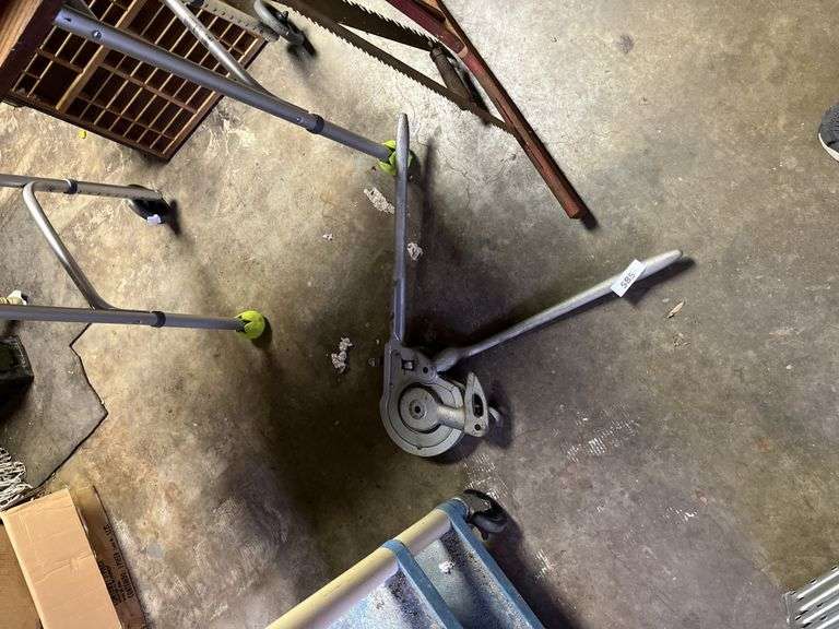 Ratcheting conduit bender