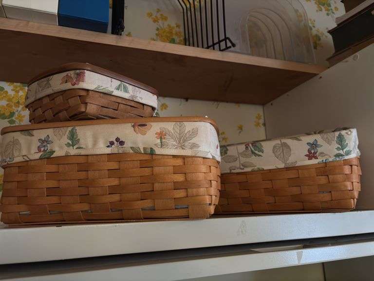 Longaberger classic baskets : long tissue box with botanical garden liner and protector dates 2001, vanity basket with botanical gardens liner and protector dated 2001, and 2003 notepad basket with botanical garden liner / protector and lid . Vanity basket has spare holly liner also .