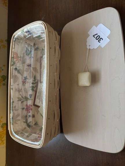 Longaberger White washed bread basket with lid, protector, botanical gardens liner dated 2002 and whitewashed address basket with no address cards . Does have liner and protector . Both baskets are dated 2002.