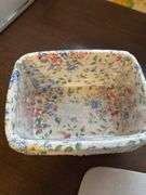Longaberger White washed bread basket with lid, protector, botanical gardens liner dated 2002 and whitewashed address basket with no address cards . Does have liner and protector . Both baskets are dated 2002.