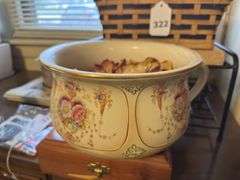 Shelf of old chamber pot and Stangl pottery, paperweight, glass cat, ceramic box