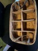 Old oil stained 1987 woven traditions cup/tumbler divider basket .