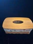 Longaberger classic baskets : long tissue box with botanical garden liner and protector dates 2001, vanity basket with botanical gardens liner and protector dated 2001, and 2003 notepad basket with botanical garden liner / protector and lid . Vanity basket has spare holly liner also .