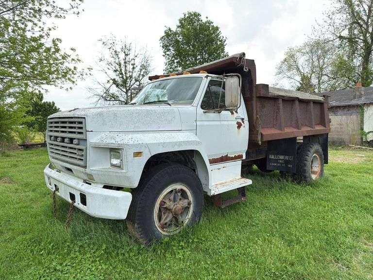 1983 Ford dump truck 370 - 2V image