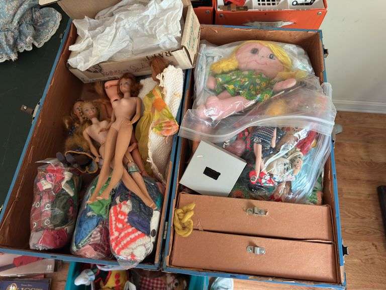 Vintage doll chest and contents, Romeo and Juliet dolls