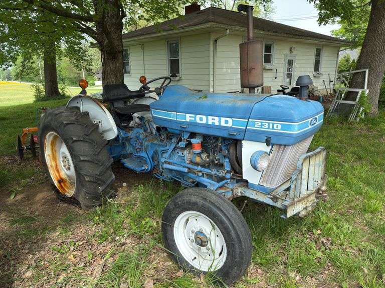 1983 Ford 2310 diesel tractor image