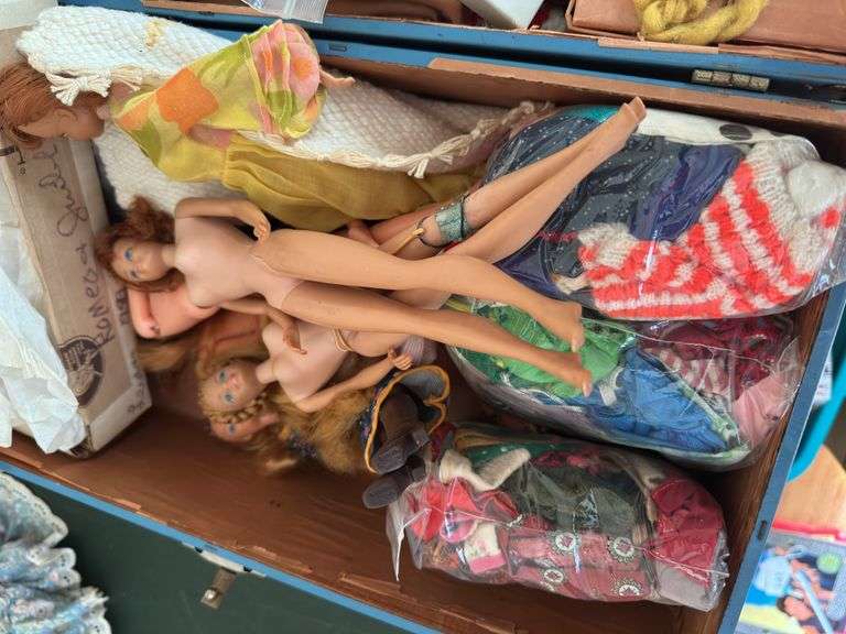Vintage doll chest and contents, Romeo and Juliet dolls
