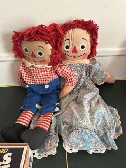Raggedy Ann and Andy dolls